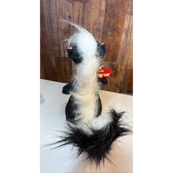 ANNALEE Spring Tall Skunk - Picture 2 of 5